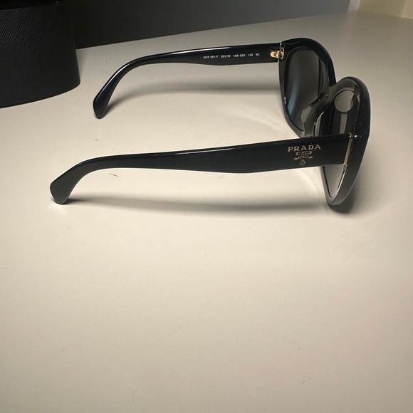 Prada PR16XSF sunglasses 🕶️ - Picture 5 of 5
